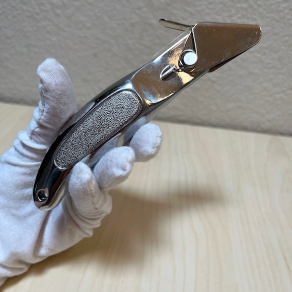 Lewis K310 Safety Utility Knife. 2 blades. Sturdy, Metal.Like New, Unused. - Picture 3 of 5